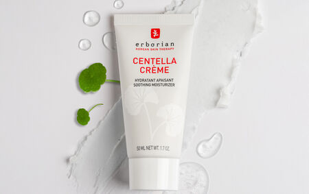 <br>Soothes and hydrates your skin in a lightweight texture